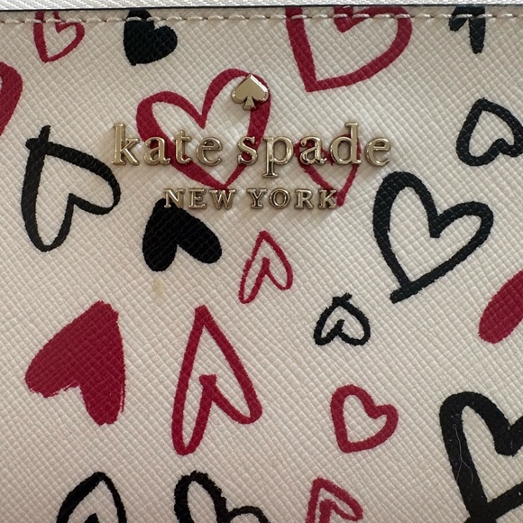 Kate Spade Staci White and Black Heart Print Women's writ wallet - Picture 2 of 4